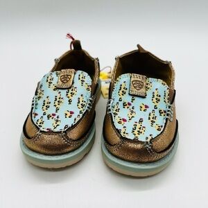 ARIAT SLIP ON ‘LIL STOMPERS PIPER CRUISER SHOES SIZE 4 ROSE GOLD AND AQUA NWT